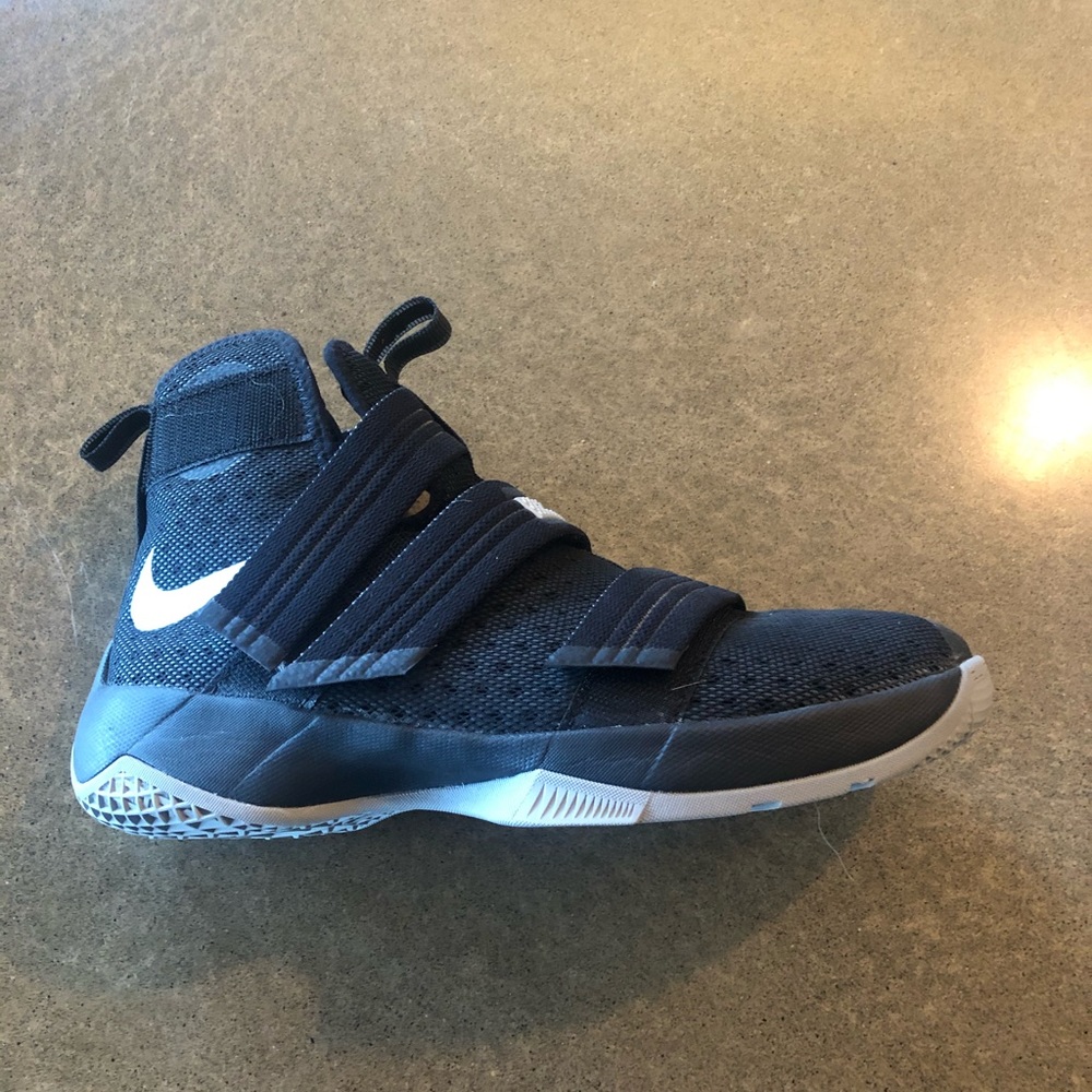 Basketball shoes Nike LeBron